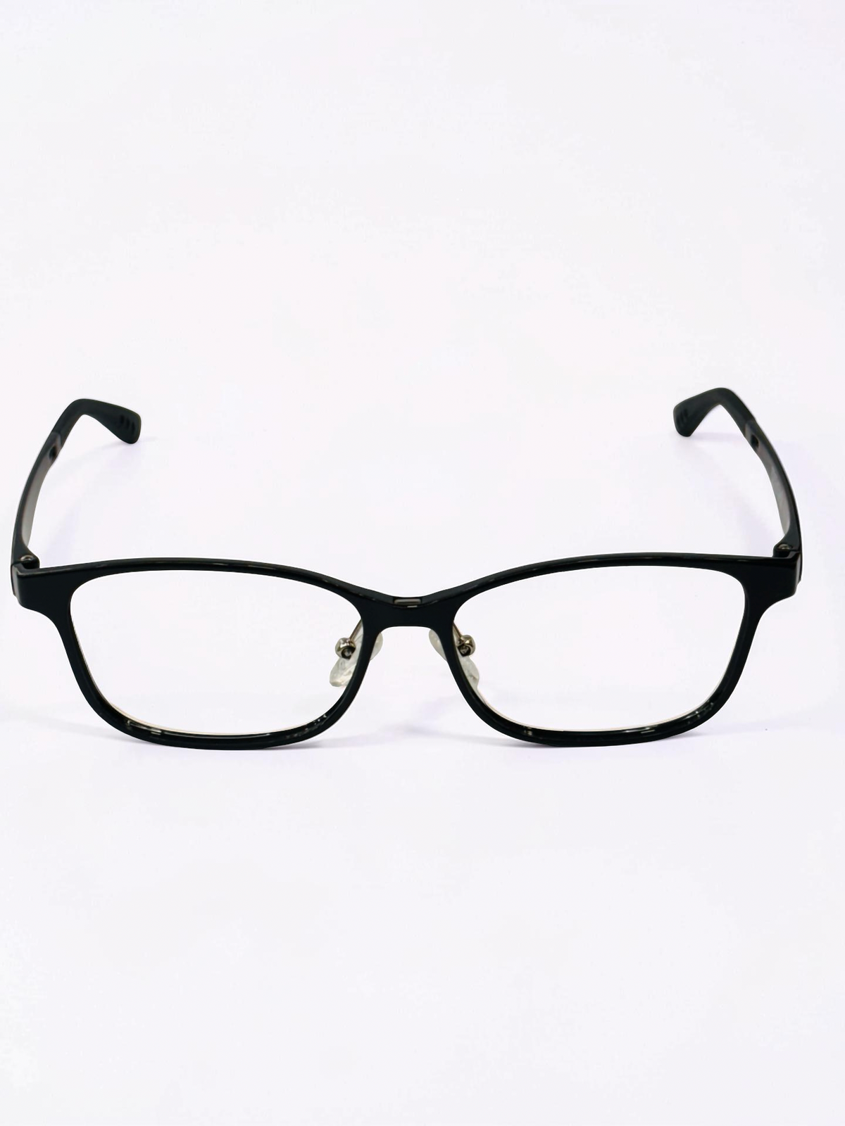 Front view with dark sunglass clip attached