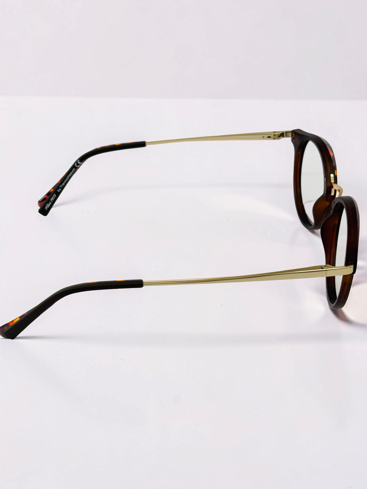 Optical frame and two detachable sun and yellow clips