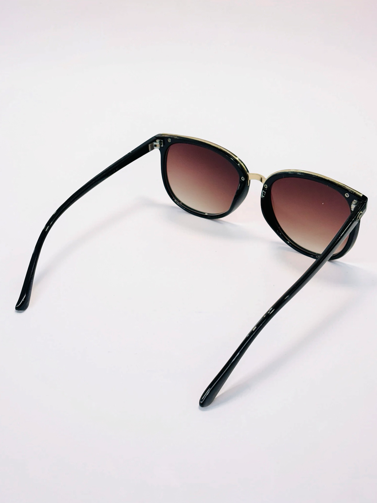 Round Cat-Eye Prescription Sunglasses – Black & Gold
