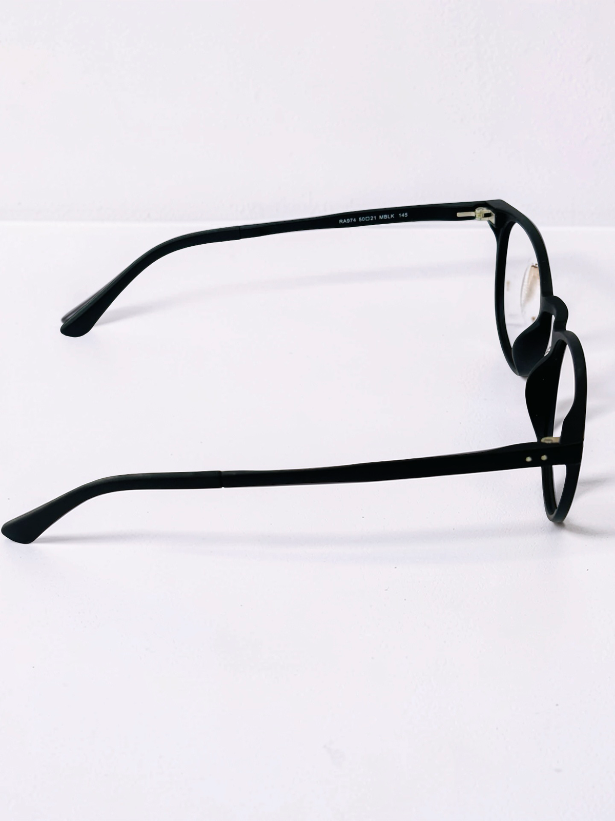 NA974 Round Clip-On Eyeglasses – Matte Black