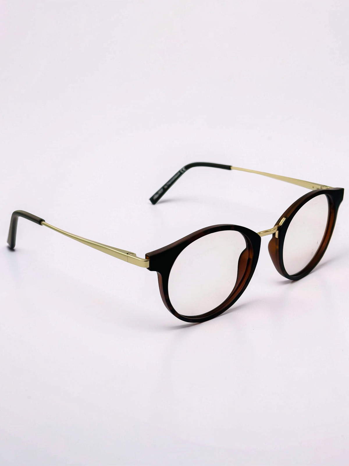 Frame with dark polarized and yellow night-driving detachable clips