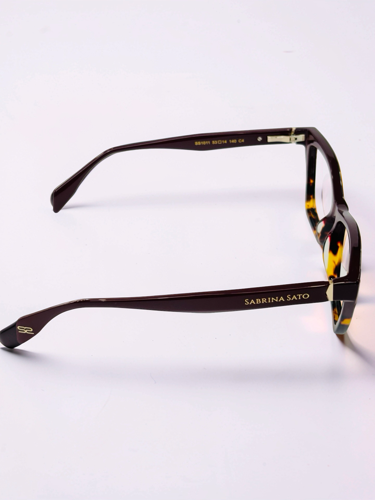 Side view of Sabrina Sato burgundy cat-eye frame